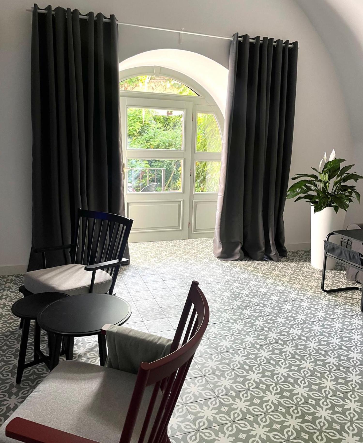Palac Daun - Studio Apartments ซนอยโม ภายนอก รูปภาพ